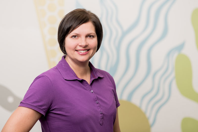 Dr. Susann Meißner in lilanem Poloshirt